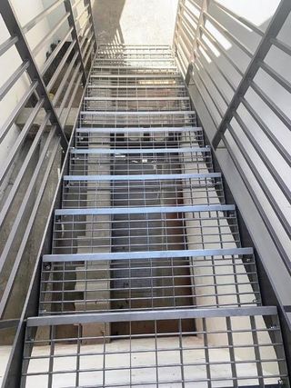 STAIRCASE WITH GRADE 316 S/STEEL STAIR TREADS